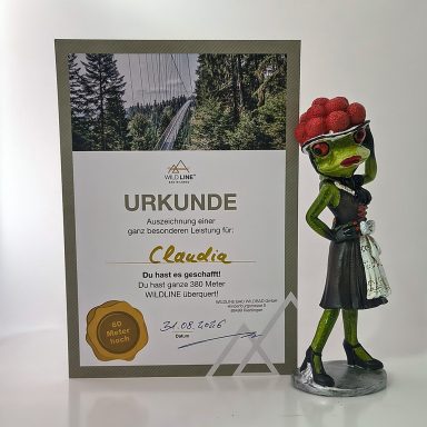 Claudia mit Urkunde